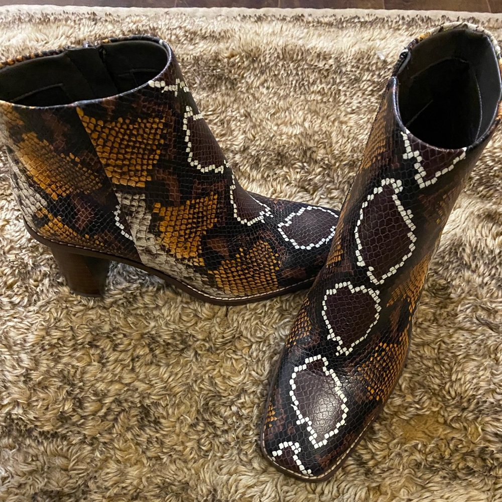 Gibson Latimer Leather Snakeskin boots! Brand new Never worn!